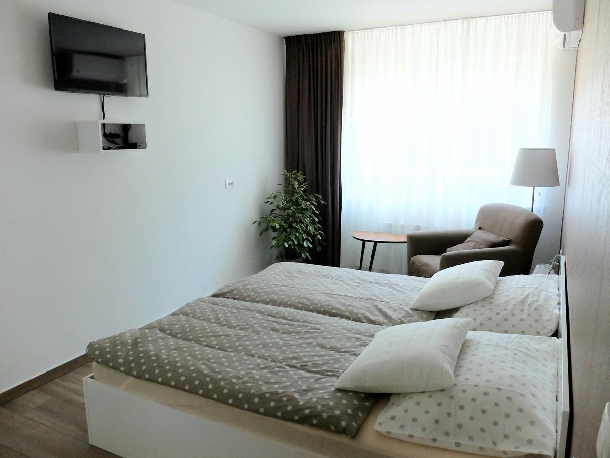 Garni Hotel Azur Ljubljana Buitenkant foto