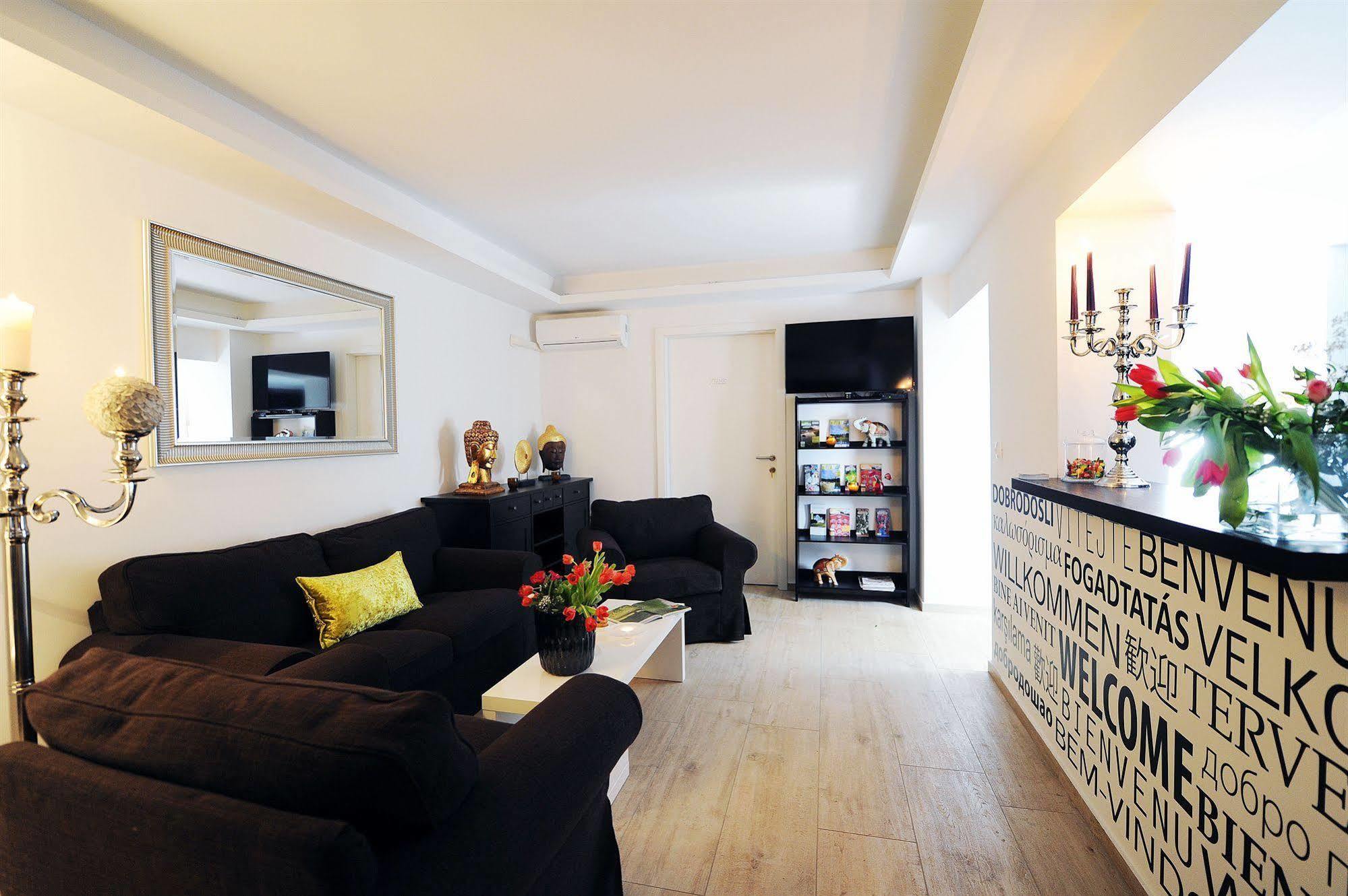 Garni Hotel Azur Ljubljana Buitenkant foto