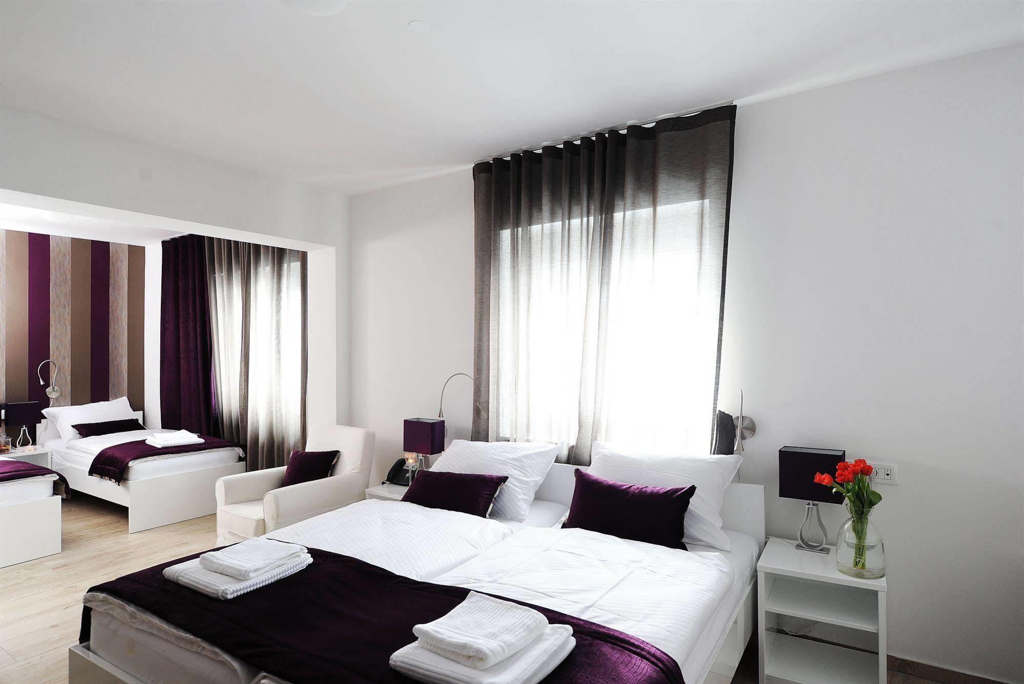 Garni Hotel Azur Ljubljana Buitenkant foto